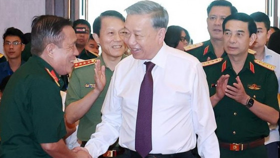 Tổng Bí thư Tô Lâm gặp mặt đại biểu tướng lĩnh, anh hùng và các lực lượng tham gia Chiến dịch Hồ Chí Minh