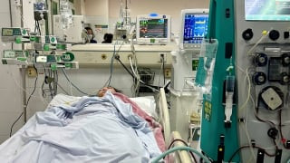 Hà Nội: Thành công cứu sống nữ sinh 22 tuổi sốc nhiễm khuẩn nặng