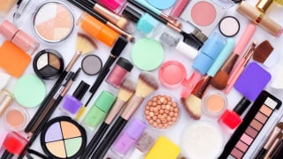 Cục Quản lý Dược yêu cầu đình chỉ lưu hành, thu hồi và tiêu hủy mỹ phẩm không đạt tiêu chuẩn chất lượng