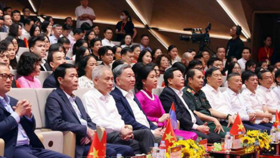 Tổng Bí thư Tô Lâm dự Chương trình nghệ thuật đặc biệt "Đảng trong mùa Xuân đại thắng"