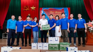 Vinamilk trao quà, thăm hỏi hơn 650 thương bệnh binh nhân dịp 50 năm ngày thống nhất đất nước