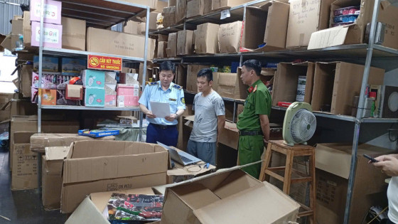 Nam Định: Hơn 3.000 đồ chơi trẻ em nhập lậu bị thu giữ khi đang kinh doanh tại cửa hàng