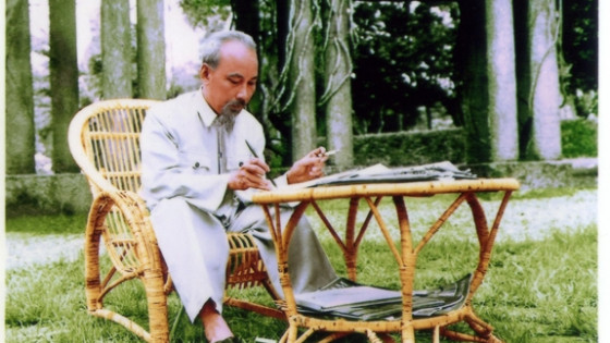 Chủ tịch Hồ Chí Minh: tấm gương đạo đức sáng ngời, đức tính giản dị và trí tuệ uyên bác
