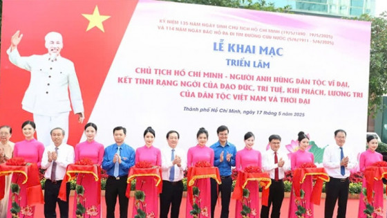 Khai mạc triển lãm nhân kỷ niệm 135 năm Ngày sinh Chủ tịch Hồ Chí Minh (19/5/1890-19/5/2025)