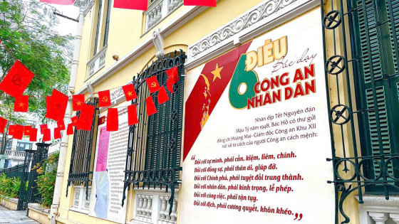 Hà Nội tô điểm rạng rỡ nhân kỷ niệm 135 năm Ngày sinh Chủ tịch Hồ Chí Minh