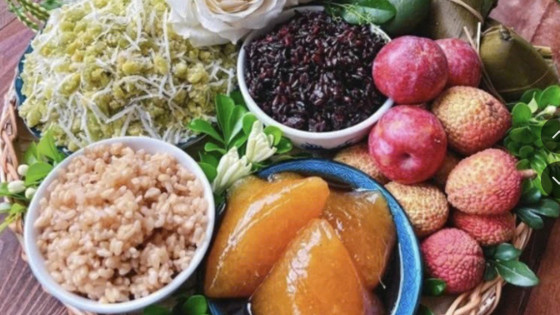 Tết Đoan Ngọ: Vì sao cả nước "rủ nhau" ăn cơm rượu, bánh tro?