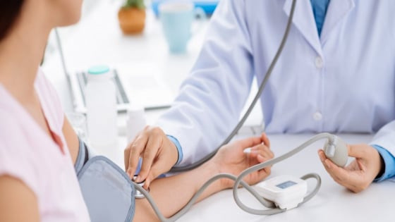 Cách ổn định huyết áp tự nhiên cho người cao tuổi