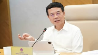 Bộ trưởng Nguyễn Mạnh Hùng: Dùng công nghệ để 'đỡ việc' cho cán bộ, công chức cấp xã