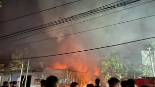 Hải Dương: Xảy ra vụ cháy lớn gây thiệt hại cho 5 doanh nghiệp và 1 nhà dân
