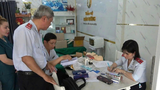 Tiền Giang: Khởi tố 2 bị can có liên quan đến buôn lậu, gian lận thương mại, hàng giả