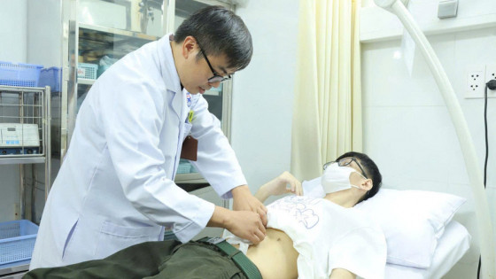 TP Hồ Chí Minh: Lối sống ăn uống thất thường khiến nam sinh 19 tuổi bị tiêu cơ, thủng dạ dày