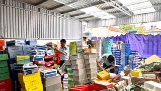 Ninh Bình: Tạm giữ hàng nghìn sản phẩm giầy dép, quần áo trẻ em nhập lậu, không rõ nguồn gốc, xuất xứ