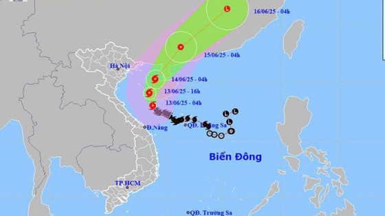 Cơn bão số 1 mạnh giật cấp 13 áp sát vịnh Bắc Bộ
