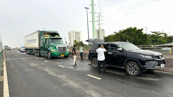 Vụ sập cần cẩu đè trúng xe tại nút giao Mỹ Thủy, Chủ tịch TP Hồ Chí Minh chỉ đạo khẩn