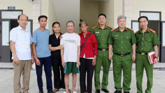 Hoà Bình: Lực lượng chức năng giúp người tâm thần tìm lại người thân sau 7 tháng đi lạc