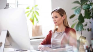 Điểm mặt các yếu tố gây lão hoá da nơi công sở