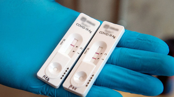 Test nhanh COVID-19 âm tính nhưng vẫn có triệu chứng: Vì sao?