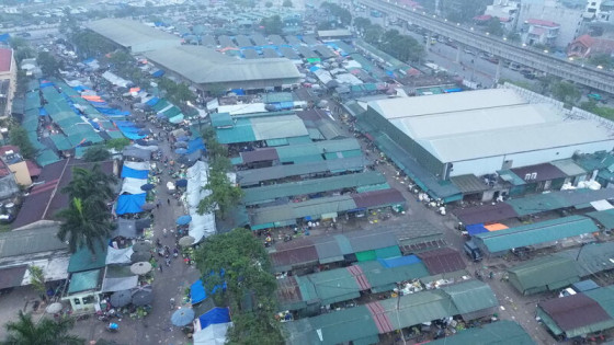 1 tháng sau khi dầu ăn giả bị phanh phui, tiểu thương rục rịch thu hồi, nhiều nơi vẫn bán