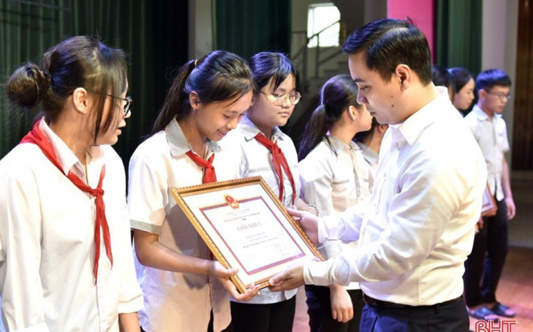 Đổi mới khen thưởng, kỷ luật học sinh: Nhân văn và hướng tới sự trưởng thành