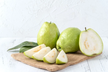 Bất ngờ với 3 lợi ích sức khỏe khi ăn ổi vào buổi tối