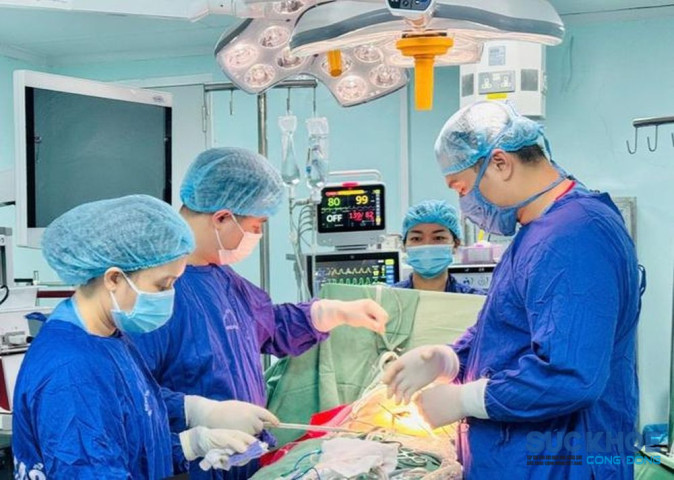Cứu sống cụ ông 80 tuổi bị thủng ruột do hóc xương cá