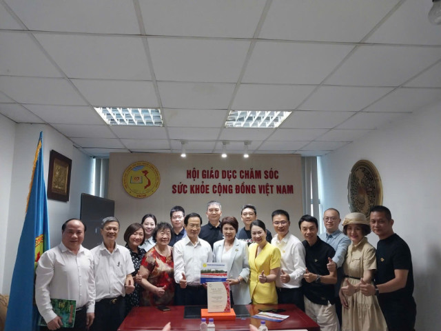 Trung ương Hội VACHE làm việc với Hiệp hội mỹ thuật Thâm Quyến (Trung Quốc)