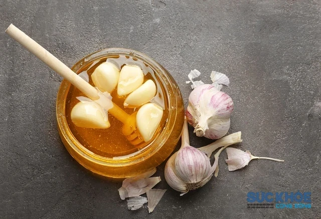Bất ngờ với tác dụng của tỏi ngâm mật ong đối với huyết áp và mỡ máu