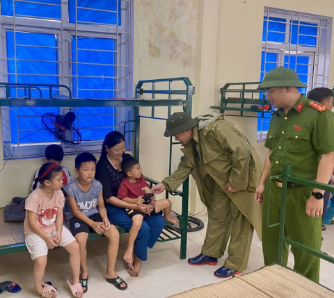 Công an phường Ngọc Sơn (Thanh Hoá): Vững vàng cùng dân vượt bão