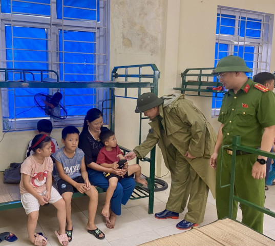 Công an phường Ngọc Sơn (Thanh Hoá): Vững vàng cùng dân vượt bão