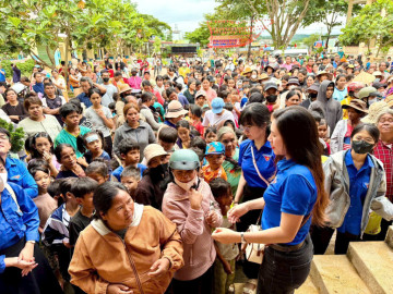 "Trung thu yêu thương”: Hành trình gieo mầm hạnh phúc của Ban Pháp chế – Tạp chí Sức khỏe Cộng đồng
