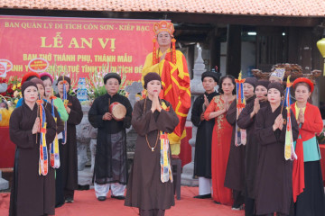 Lễ an vị bàn thờ Thánh phụ, Thánh mẫu Đại danh y – Thiền sư Tuệ Tĩnh: Hun đúc đạo hiếu - đạo ân, lan tỏa tinh hoa y học cổ truyền