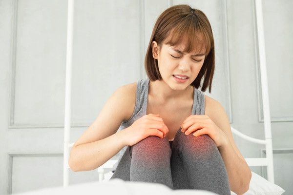 Đau nhức xương khớp ở người trẻ là dấu hiệu của bệnh gì?