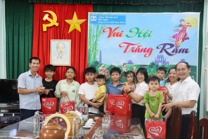 Trung thu ấm áp, yêu thương tại Làng trẻ em SOS Quy Nhơn