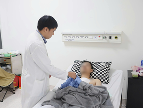 Kỳ tích giành lại sự sống cho bệnh nhân tai nạn giao thông bị vỡ tim trong 4 giờ