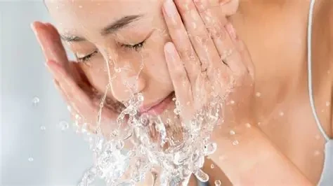 Những lợi ích không ngờ từ việc rửa mặt bằng nước lạnh