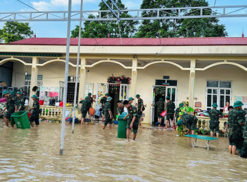 Học sinh xã Nông Cống trở lại trường sau cơn lũ lịch sử