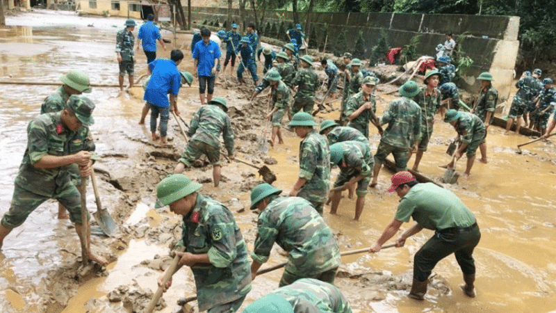 Quân đội chuẩn bị sẵn sàng tìm kiếm cứu hộ, cứu nạn đường không ứng phó bão số 11