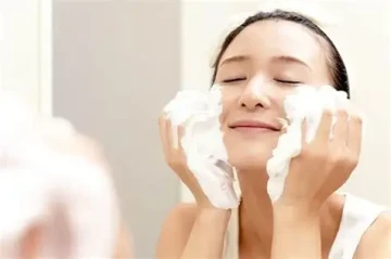 Tại sao da bị mụn đầu đen và cách phòng ngừa?