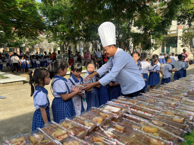 Lâm Đồng: Học sinh Trường Tiểu học Hồng Liêm 3 vui Tết Trung thu đủ đầy nhờ sự chung tay của cộng đồng