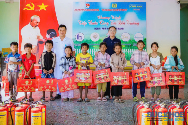 Đoàn Thanh niên Công an Khánh Hoà mang Trung thu ấm áp đến với học sinh khó khăn tại Bác Ái Đông
