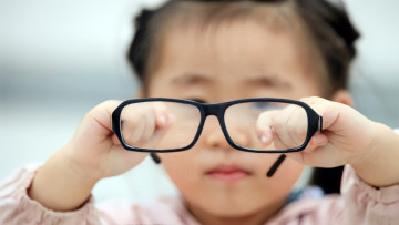 Chăm sóc mắt cho trẻ trong thời đại số hóa