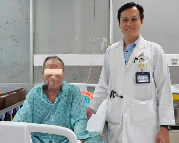 Phẫu thuật thành công cứu sống cụ ông 95 tuổi vượt qua lằn ranh sinh tử do đột quỵ