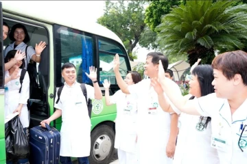 Hơn 30 y bác sĩ Bệnh viện Bạch Mai lên đường hỗ trợ người dân vùng lũ