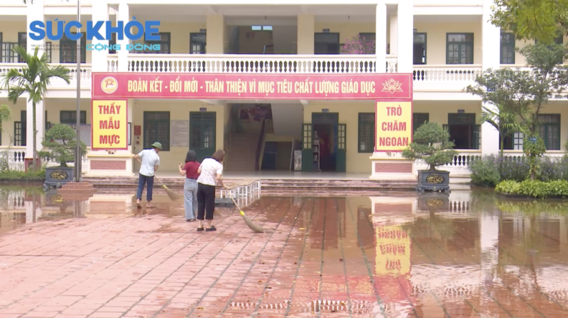 Sớm đưa học sinh vùng lũ Hà Nội quay trở lại trường học