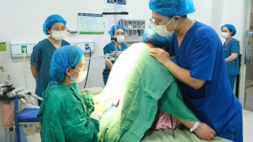 Cuộc hạ sinh kỳ tích của sản phụ nặng 115kg: Khi sự sống được giành lại trong gang tấc