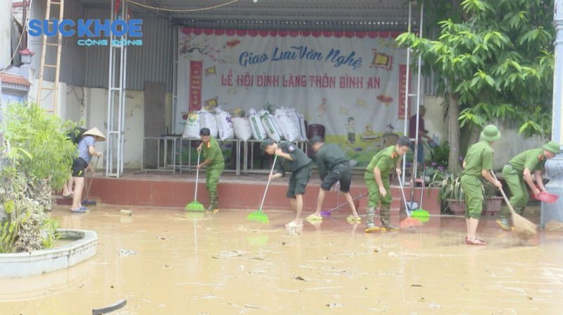 Nhanh chóng dọn dẹp, ổn định cuộc sống nhân dân sau lũ