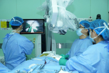 Lần đầu tiên tại Việt Nam: Cứu sống nam thanh niên 17 tuổi bị động kinh kháng thuốc bằng kỹ thuật cấy thiết bị kích thích dây thần kinh phế vị