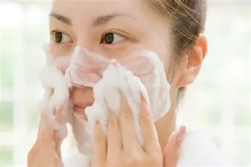 Rửa mặt đúng cách giúp giảm nguy cơ lão hóa
