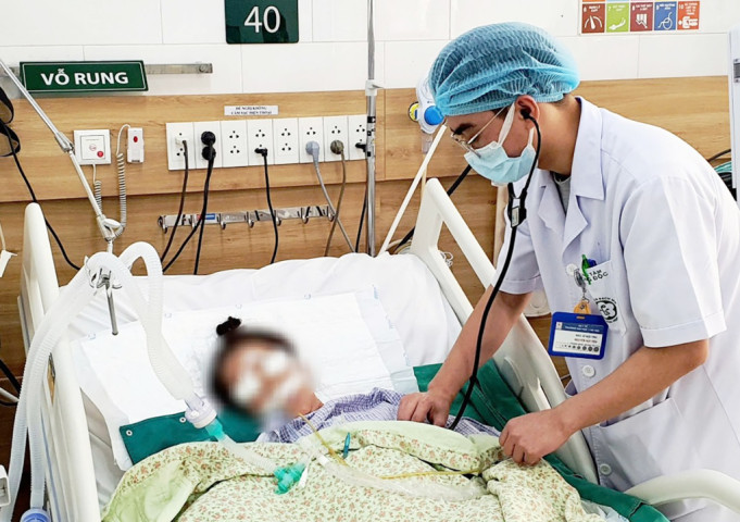 Tin vào lời mách bảo, nhiều người bệnh bỏ điều trị, rơi vào nguy kịch vì những "bài thuốc rỉ tai"