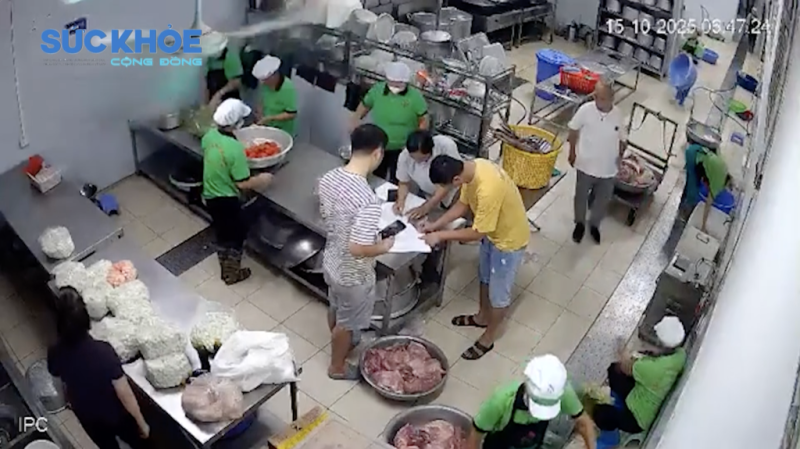 Hà Nội: Bếp ăn trường tiểu học bị tố nhập thịt ôi, trứng hỏng